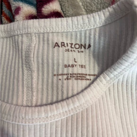 white t shirt ! - Picture 2 of 3